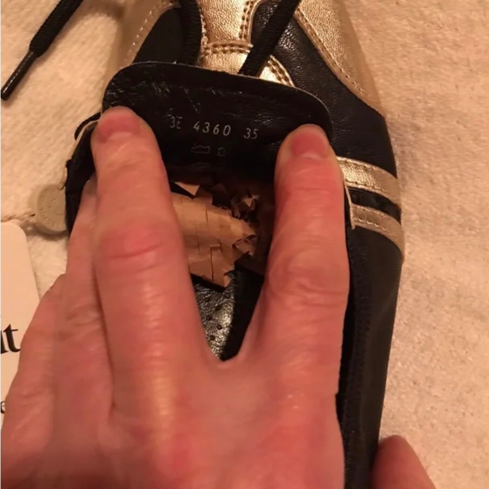 Prada ballet laced up flat shoes.Sz. EU 35. Gorgeous and in excellent condition! - Picture 5 of 5